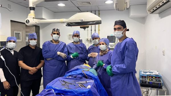 «مستشفى المنيرة العام» تعيد بناء عظام وجه مريض بجراحة دقيقة استمرت 6 ساعات «مستشفى المنيرة العام» تعيد بناء عظام وجه مريض بجراحة دقيقة استمرت 6 ساعات