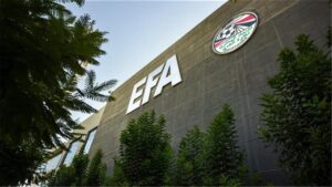 اتحاد الكرة يصرف 5 ملايين جنيه من مستحقات الحكام