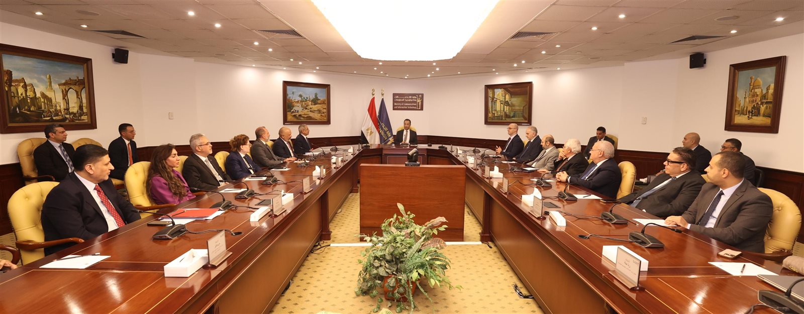 وزير الاتصالات يشهد شراكة بين الأكاديمية العربية و«إي آند مصر»