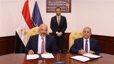 وزير الاتصالات يشهد شراكة بين الأكاديمية العربية و«إي آند مصر» وزير الاتصالات يشهد شراكة بين الأكاديمية العربية و«إي آند مصر»
