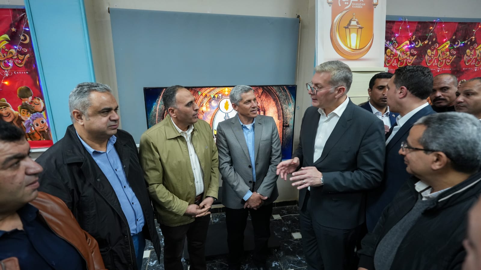 وزير البترول يشارك إفطار رمضان مع العاملين في حقول رأس غارب 2 وزير البترول يشارك إفطار رمضان مع العاملين في حقول رأس غارب