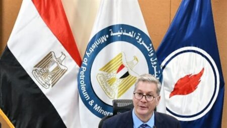 بئر جديدة تبدأ إنتاج الزيت الخام من حقل بلاعيم البحري بمنطقة سيناء بئر جديدة تبدأ إنتاج الزيت الخام من حقل بلاعيم البحري بمنطقة سيناء