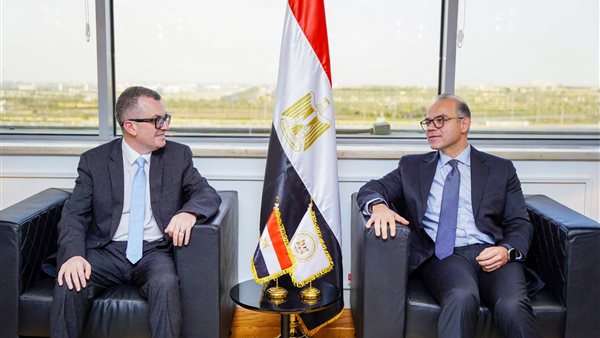 وزيرا التخطيط والاستثمار يبحثان تحديث آليات قياس الادخار القومي ورفع جودة البيانات الاقتصادية وزيرا التخطيط والاستثمار يبحثان تحديث آليات قياس الادخار القومي ورفع جودة البيانات الاقتصادية