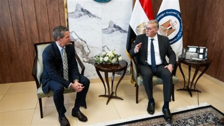 وزير البترول يبحث مع «كابريكورن» البريطانية مضاعفة أعمالها بالصحراء الغربية