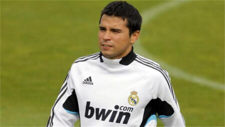 سافيولا: أرفض مقارنة لاعب ريال مدريد بـ لامين يامال.. والعنصرية تؤثر على كرة القدم سافيولا: أرفض مقارنة لاعب ريال مدريد بـ لامين يامال.. والعنصرية تؤثر على كرة القدم