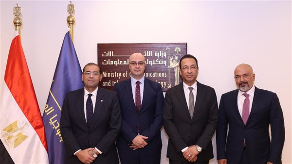 وزير الاتصالات يشهد توقيع اتفاقيات بين «المصرية للاتصالات» و«إي آند مصر» لتنشيط الاستثمار وتحسين خدمات المحمول وزير الاتصالات يشهد توقيع اتفاقيات بين «المصرية للاتصالات» و«إي آند مصر» لتنشيط الاستثمار وتحسين خدمات المحمول