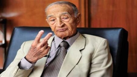 القلعة البيضاء تطلق اسم الإعلامي فهمي عمر على استوديو صوت الزمالك القلعة البيضاء تطلق اسم الإعلامي فهمي عمر على استوديو صوت الزمالك