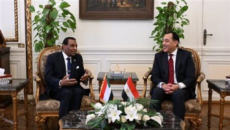 صور| «مدبولي» يلتقى رئيس مجلس الوزراء الانتقالي لجمهورية السودان