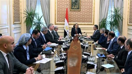 رئيس الوزراء يعقد اجتماعا لمتابعة موقف توافر مختلف السلع الاستراتيجية