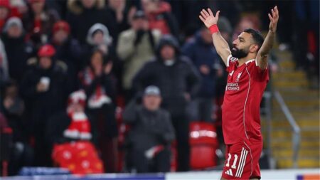 بينانت مدافعًا عن محمد صلاح: وضع معايير عالية لنفسه.. وتأثر بسبب أرنولد