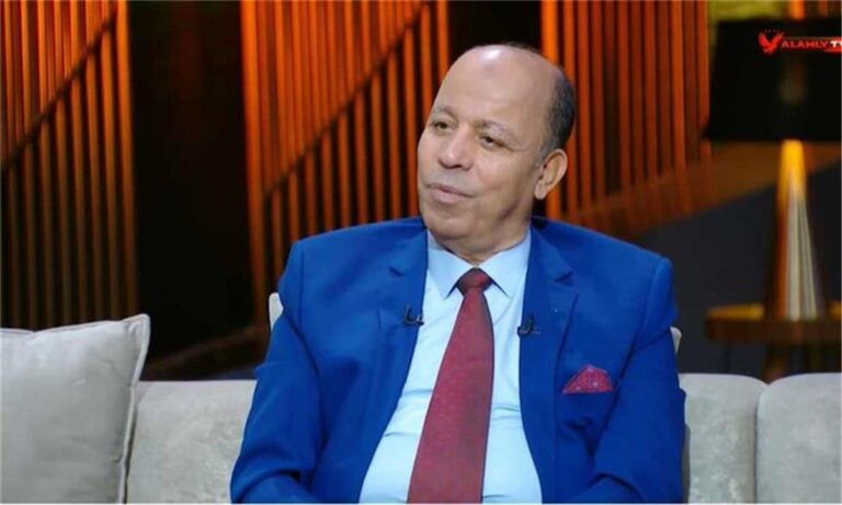 بدر رجب: أرفض العمل بواب في الأهلي.. وأنا وراء تصعيد حمزة عبد الكريم بدر رجب: أرفض العمل بواب في الأهلي.. وأنا وراء تصعيد حمزة عبد الكريم
