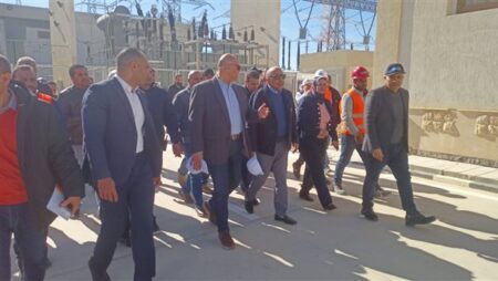 وزير الكهرباء ومحافظ الإسكندرية يتفقدان محطة محولات برج العرب