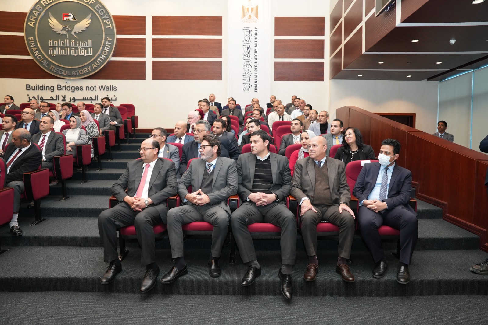 الدكتور محمد فريد يودع العاملين بالرقابة المالية قبل انتقاله لقيادة «الاستثمار»