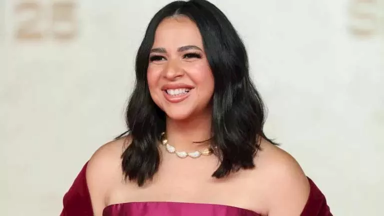 مكياج ترابي وتسريحة بسيطة.. إيمي سمير غانم بإطلالة أنيقة مكياج ترابي وتسريحة بسيطة.. إيمي سمير غانم بإطلالة أنيقة