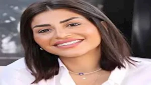 منة فضالي تخطف الأنظار بإطلالتها.. كيف نسقتها؟