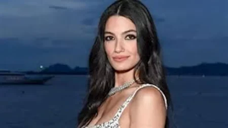 أناقة بلا مجهود.. تارا عماد تخطف الأنظار بمكياج ناعم