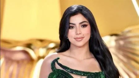 بالأحمر الناري.. كارولين عزمي تخطف الأنظار بإطلالتها