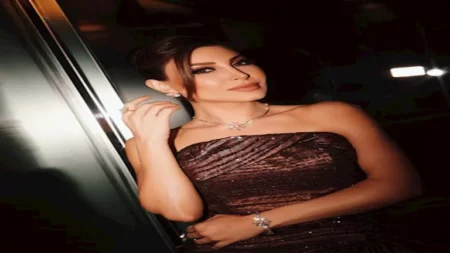 أناقة وجاذبية.. يارا تخطف الأنظار بفستان جريء