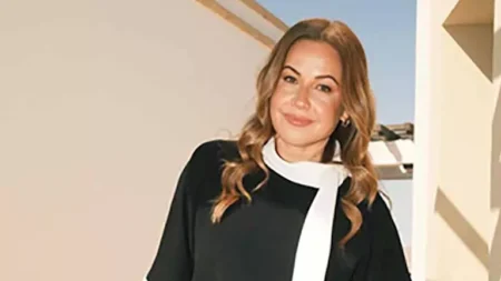 الأسود يليق بها.. 3 صور ومعلومات عن إطلالة ريا أبي راشد