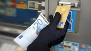 سرقة بالملايين في 10 دقائق.. تفكيك شبكة اخترقت ماكينات الصراف الآلي في أمريكا