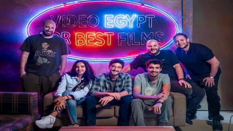 طرح "برومو" فيلم "إيجي بست" بطولة أحمد مالك وسلمى أبو ضيف