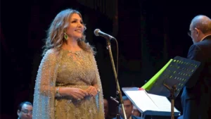 نادية مصطفى تحتفل مع جمهورها في الإسكندرية بعيد الحب