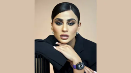 الأسود يليق بها.. يمنى خوري بفستان جذاب الأسود يليق بها.. يمنى خوري بفستان جذاب