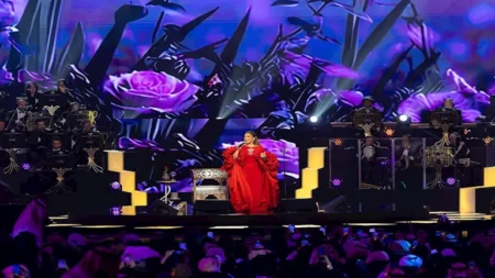 هيفاء وهبي جريئة ونسرين خطفت الأنظار.. أبرز إطلالات النجمات في عيد الحب هيفاء وهبي جريئة ونسرين خطفت الأنظار.. أبرز إطلالات النجمات في عيد الحب