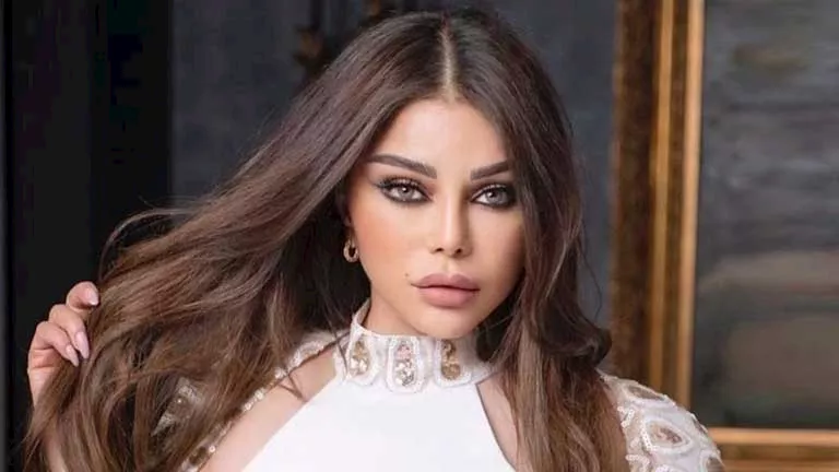 فستان جريء.. هيفاء وهبي تخطف الأنظار بلوك مُلفت فستان جريء.. هيفاء وهبي تخطف الأنظار بلوك مُلفت