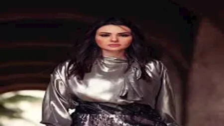 "ٍسحر اللون الأسود".. دينا فؤاد بإطلالة جريئة