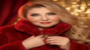 نادية الجندي بإطلالة كاجوال.. لماذا اختارت هذا اللون؟