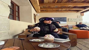 مي القاضي تنشر صورا من رحلة التزحلق على الجليد