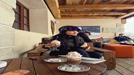 مي القاضي تنشر صورا من رحلة التزحلق على الجليد مي القاضي تنشر صورا من رحلة التزحلق على الجليد