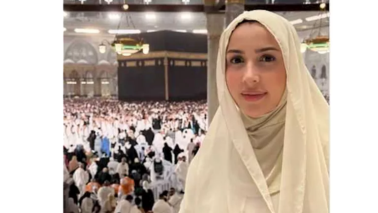 جنات تؤدي مناسك العمرة بالسعودية جنات تؤدي مناسك العمرة بالسعودية