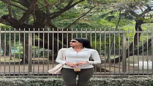 ملكة جمال العام 2025 بإطلالة رياضية.. لماذا اختارت اللون الأبيض؟