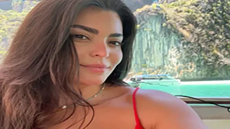 بفستان أحمر جريء.. أسماء جلال تخطف الأنظار في أحدث ظهور لها