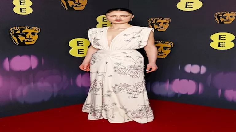 قبل انطلاق بافتا 2026… أسوأ إطلالات النجمات التي أثارت الجدل في حفل 2025 قبل انطلاق بافتا 2026… أسوأ إطلالات النجمات التي أثارت الجدل في حفل 2025