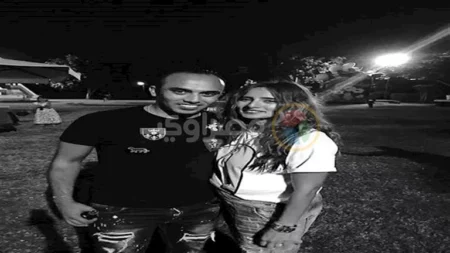 بالصور.. انهيار الفنانة زينة في جنازة شقيقها