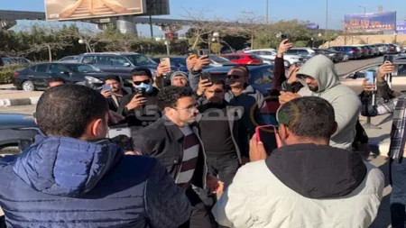 الصور الأولى من جنازة والد مي عمر الصور الأولى من جنازة والد مي عمر