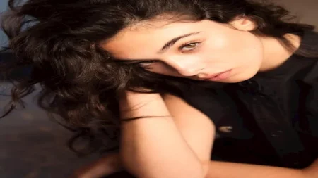 خطفت الأنظار في عرض أزياء إيلي صعب.. أجرأ إطلالات ديفا كاسيل ابنة مونيكا بيلوتشي