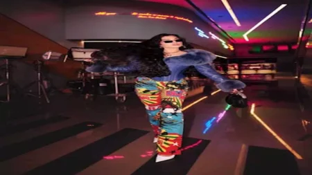 بإطلالة عصرية غير تقليدية.. هيفاء وهبي تنشر صور من كليب "أول مرة شفتك"