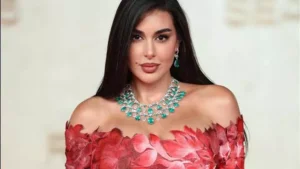 ياسمين صبري بفستان ذهبي ساحر.. ما سر اللوك؟