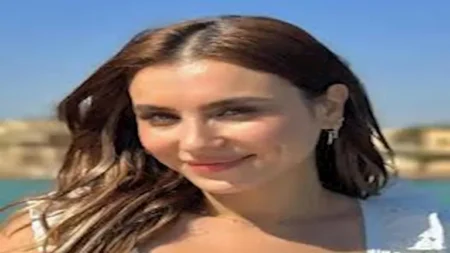 هلا السعيد بفستان جذاب.. سر اللوك