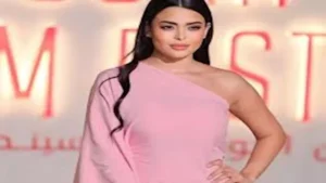 رقي وبساطة.. أسماء جلال تتألق بإطلالة أنثوية جذابة