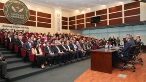 الدكتور محمد فريد يودع العاملين بالرقابة المالية قبل انتقاله لقيادة «الاستثمار»