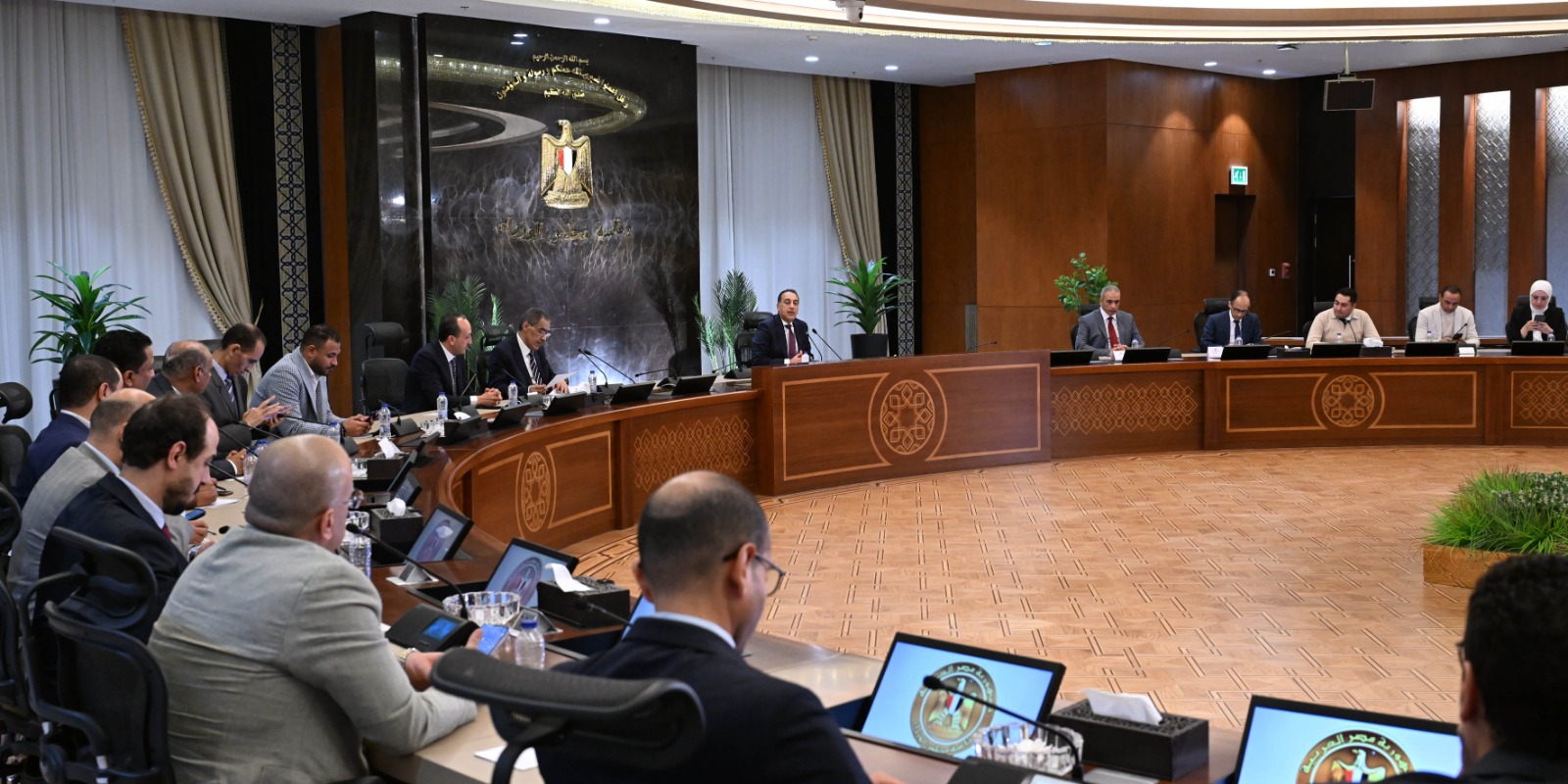 رئيس الوزراء: كل هدفنا خلال هذه المرحلة يتركز في الملفات التي تهم المواطن بصورة مباشرة مثل جودة الحياة والأعباء المعيشية والقدرة على تلبية الاحتياجات الأساسية بالإضافة إلى ملفي الصحة والتعليم