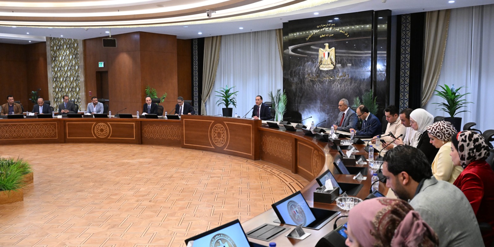 رئيس الوزراء: كل هدفنا خلال هذه المرحلة يتركز في الملفات التي تهم المواطن بصورة مباشرة مثل جودة الحياة والأعباء المعيشية والقدرة على تلبية الاحتياجات الأساسية بالإضافة إلى ملفي الصحة والتعليم