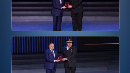 وزير الداخلية يُكرم أسر الشهداء والمصابين والمتميزين من رجال الشرطة بأنواط الجمهورية