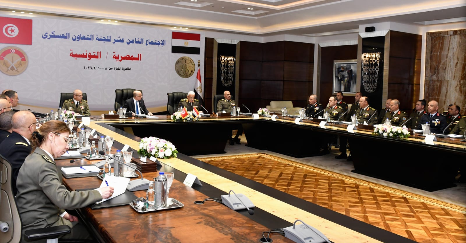 وزير الدفاع يلتقى وزير الدفاع الوطنى للجمهورية التونسية.. شاهد