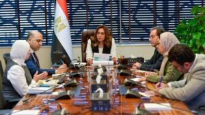 وزيرة البيئة تتابع آخر مستجدات جهود وإجراءات الحد من استخدام الأكياس البلاستيكية